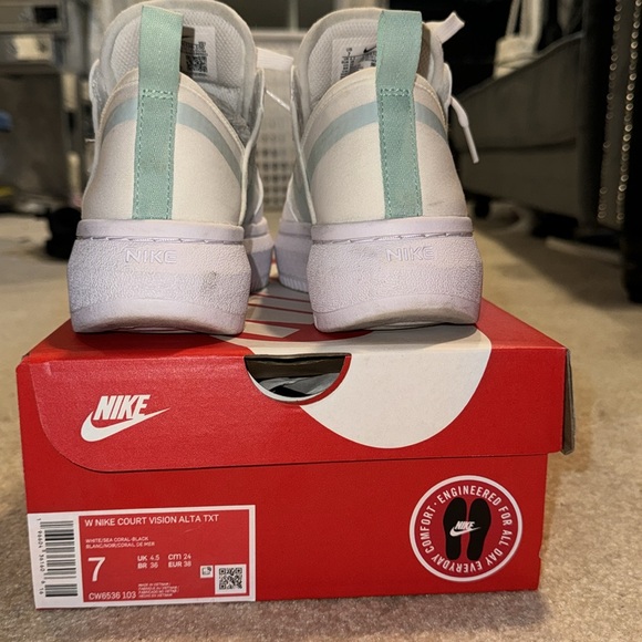 Nike four vision Alta txt white/sea coral size 7 - Picture 4 of 4